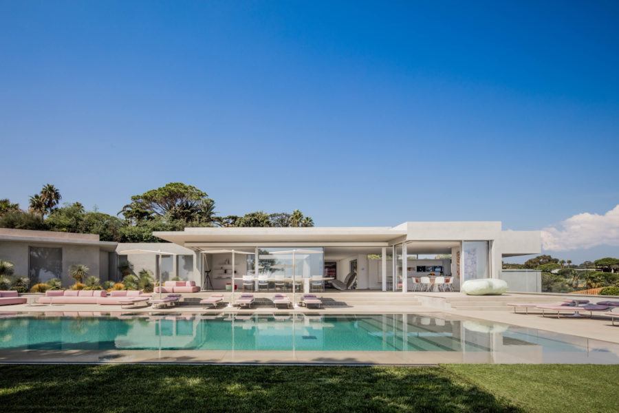 Villa de luxe avec fenêtres minimalistes Hyline