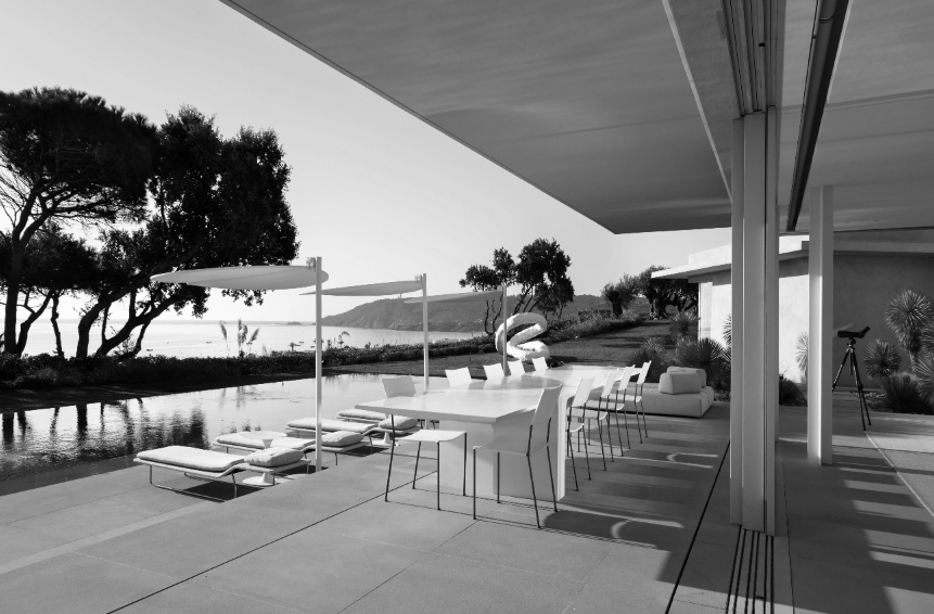 Fenêtre coulissante minimaliste pour villa de luxe