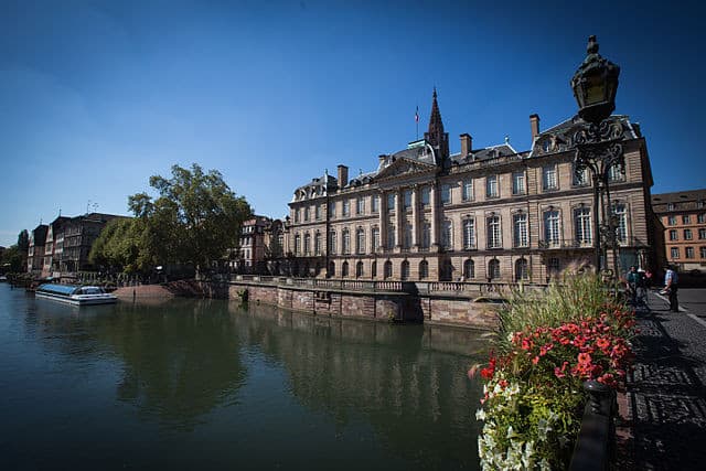 Baie vitrée coulissante à galandage Hyline à Strasbourg, Baie vitrée coulissante à galandage Hyline à Strasbourg