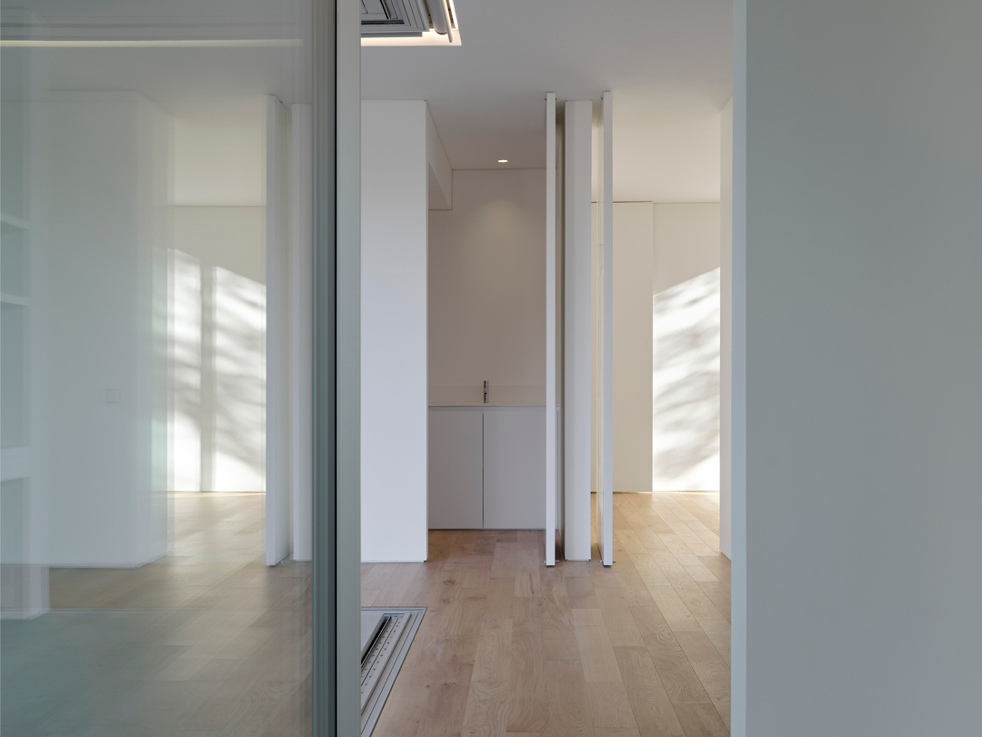 Angle-interior_Agence_Vedea_Lionel-Leotardi-Architecture_Villa-Beatrice_philippe-roguet
