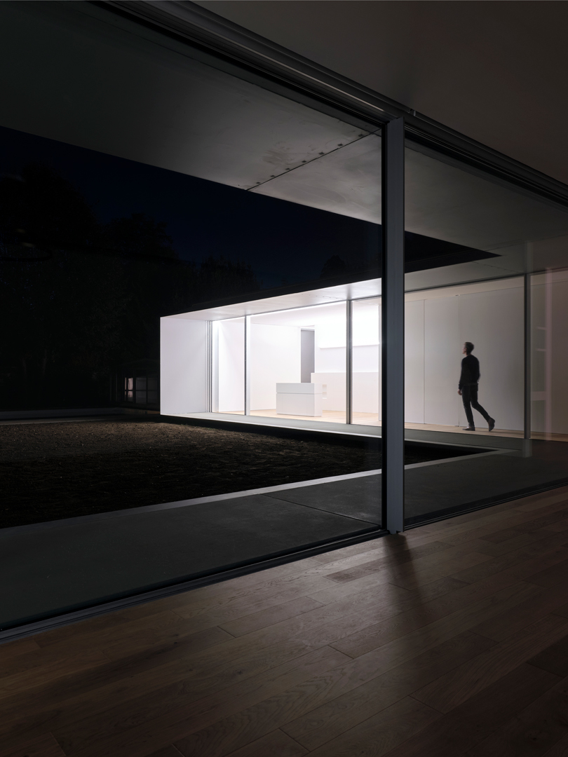 Interior-night_Agence_Vedea_Lionel-Leotardi-Architecture_Villa-Beatrice_philippe-roguet