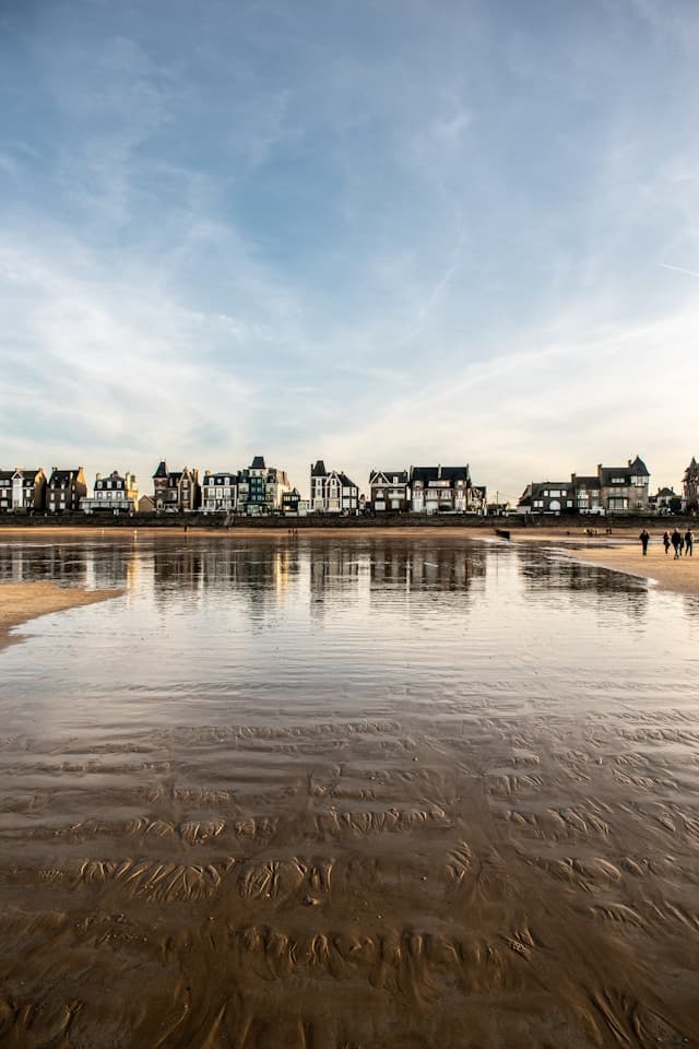 , Architecture et menuiserie minimaliste en Bretagne