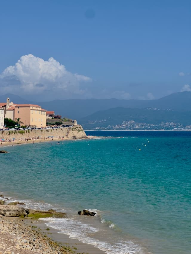 hyline &agrave; Ajaccio, Hyline &agrave; Ajaccio